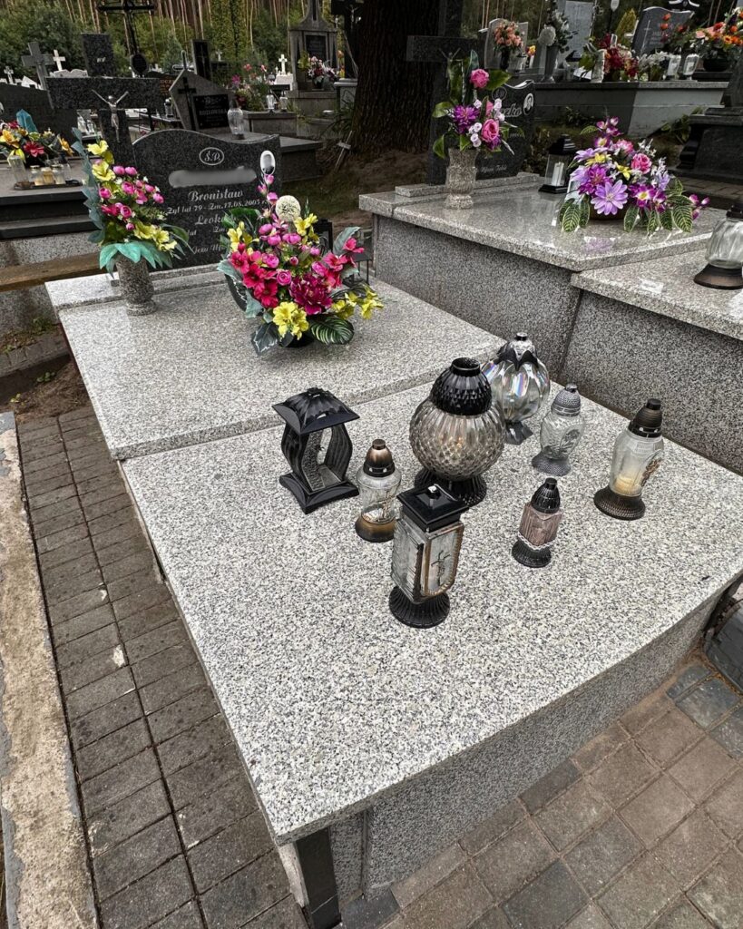 Grób z lastryko Zamość — po sprzątaniu